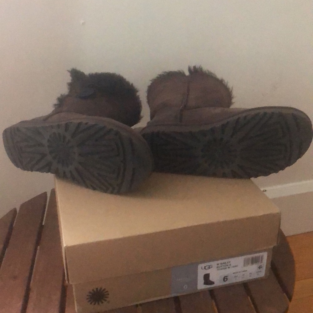 Uggs Bailey Button - image 5